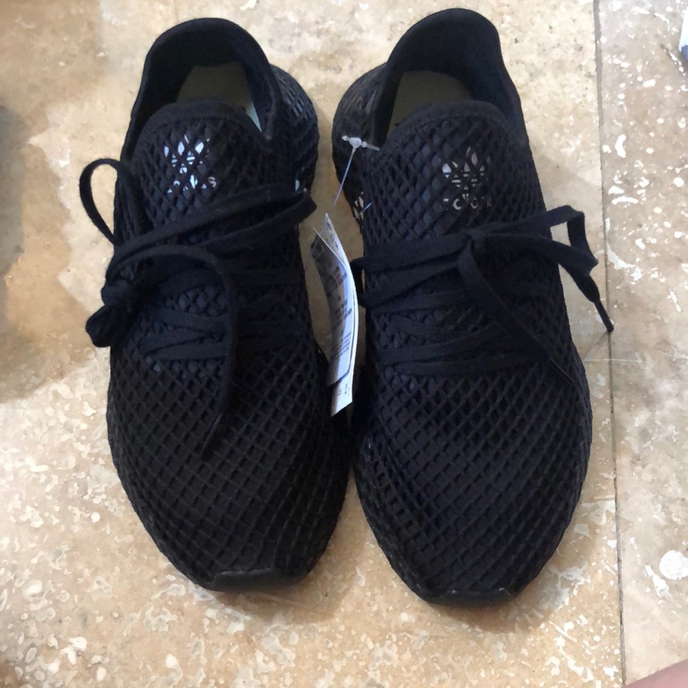 NWT Adidas Deerupt big kids 7